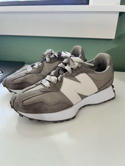 New Balance 327’s Women’s size 6.5 (BRAND NEW!)