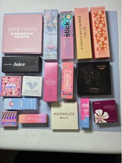 COSMETIC BUNDLE 118 PIECES