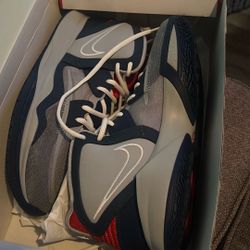 NIKE KYRIE INFINITY UCONN PE SIZE 12.5