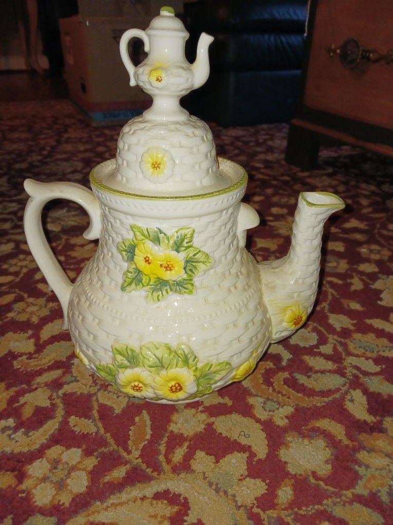 Beautiful Large Vintage Teapot Cookie Jar