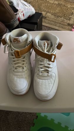 Women 8 Nike Air Force 1 shoes