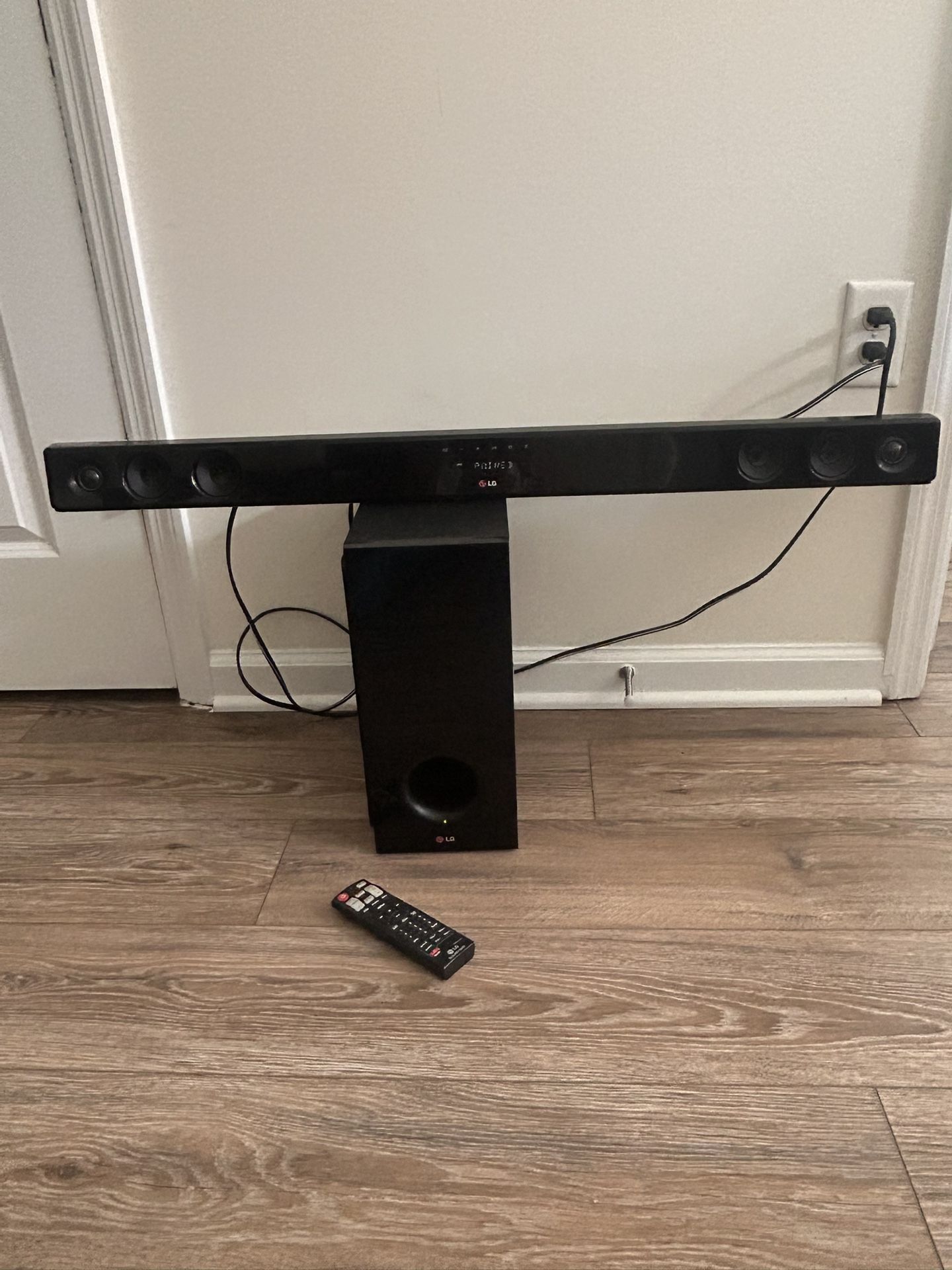 LG soundbar with wireless subwoofer- Bluetooth-remote control included