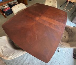Mesa de madera expansible con 4 sillas