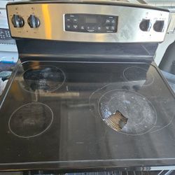 GE Glasstop Stove For Parts Still Functional. 