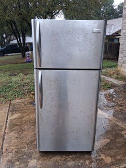 Frigidaire Stainless Steel Top-Freezer Refrigerator