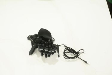 Azeron Keyzen with stand
