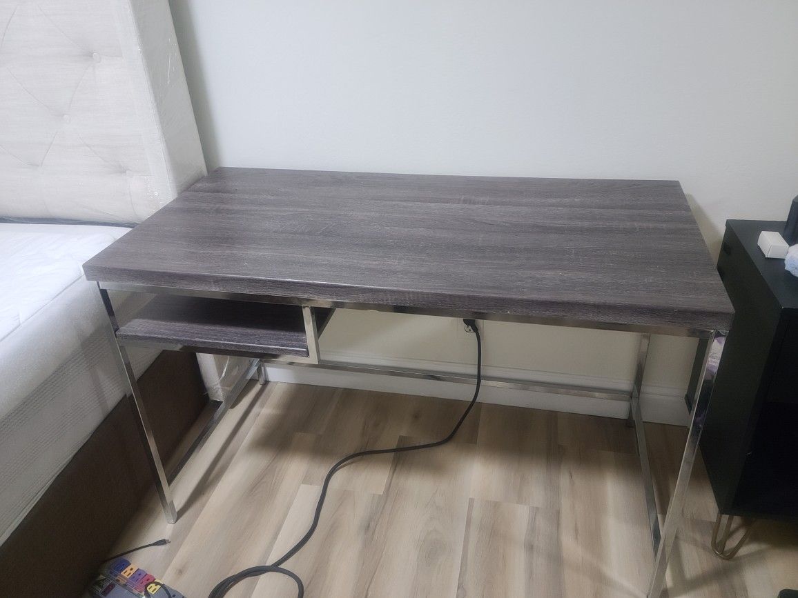 Table/Desk For Office Or Study, Stainless Steel Legs,  Elegant Style Excellent, Condition, Barely Use Like New, 47" x  24" x H 30,5" 