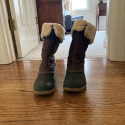 LL Beans Women’s Quilted Brown Duck Boots -Size 7 Like New Condition