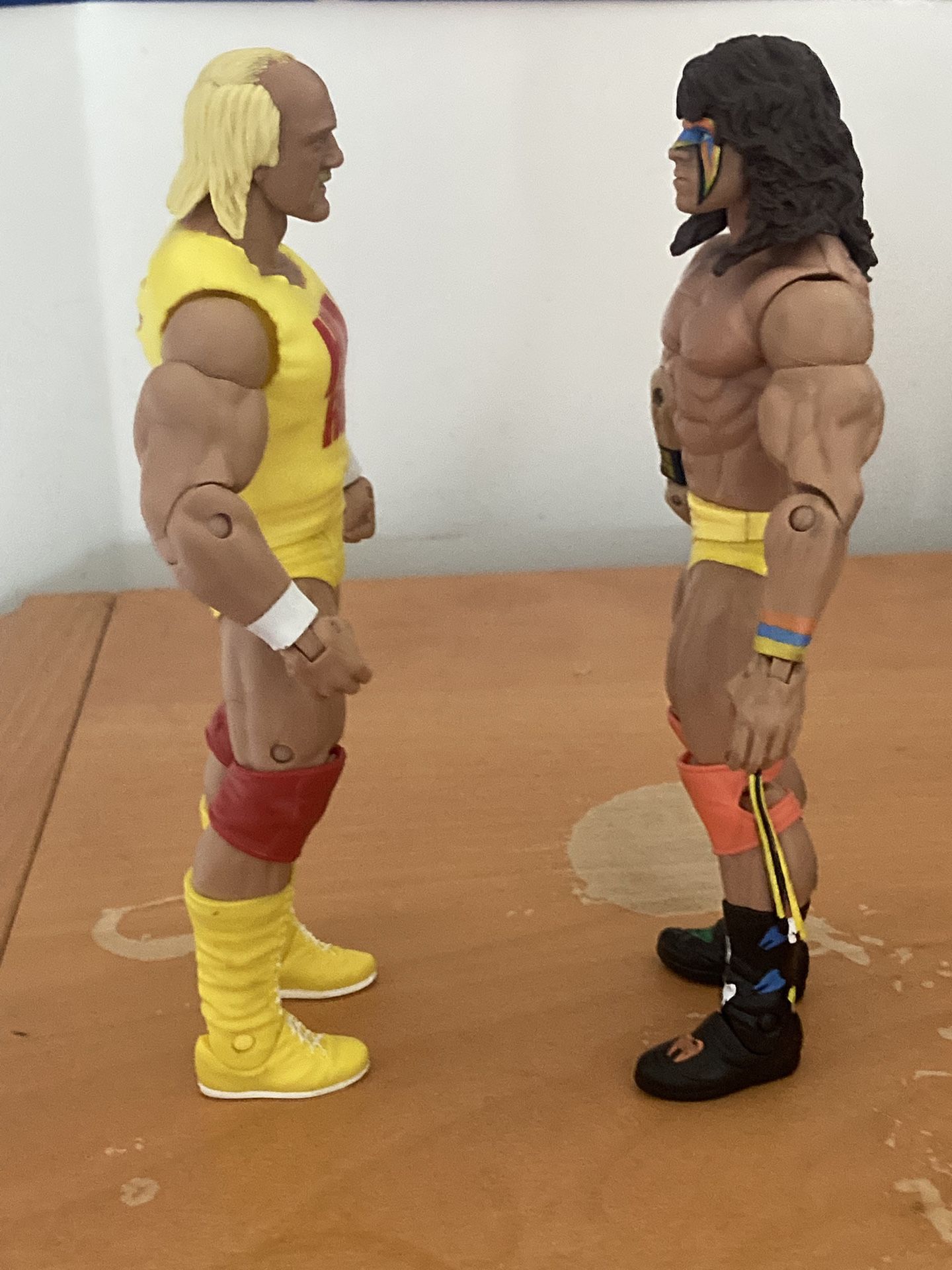 WWE Hulk Hogan & Ultimate Warrior Collectibles – Tribute Set