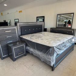 Lodanna Gray LED Platform Bedroom Set
Queen Bed, Dresser, Mirror, Nightstand
