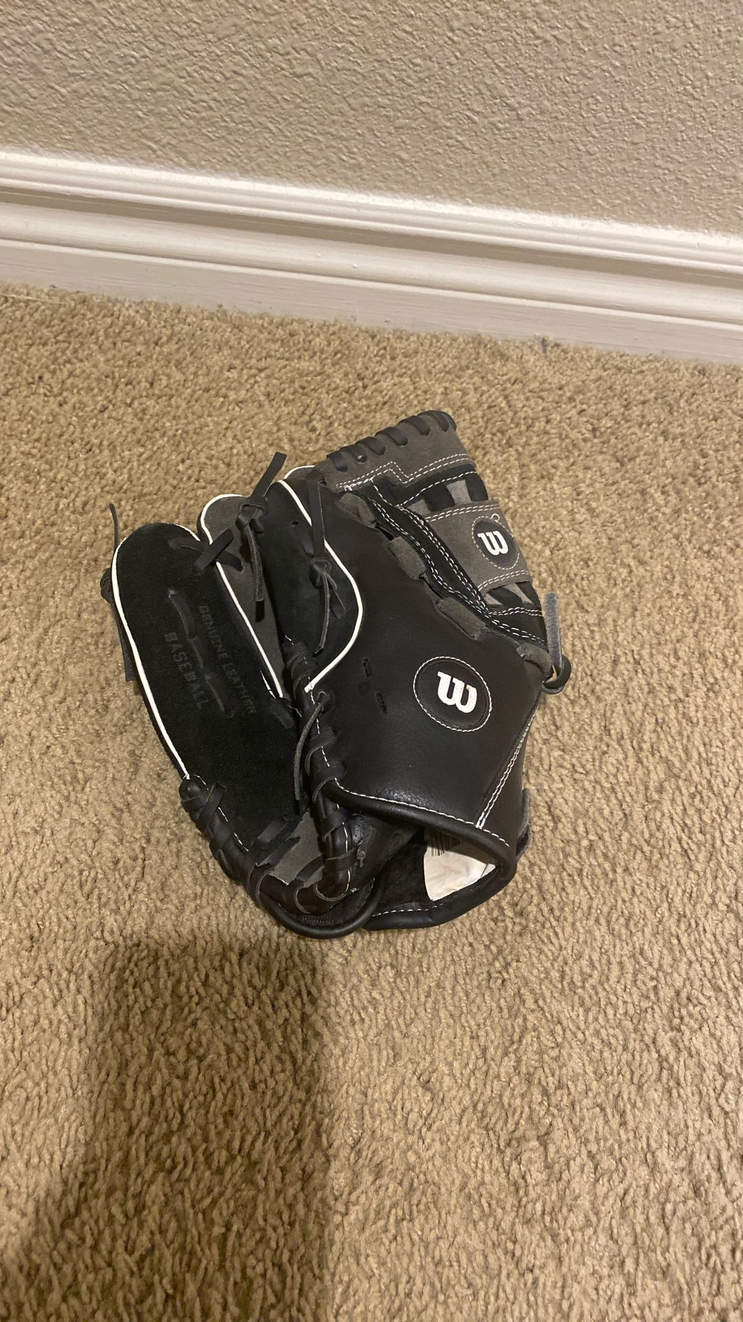 Women’s Wilson 11” Genuine Leather Glove For Left Handed throwers