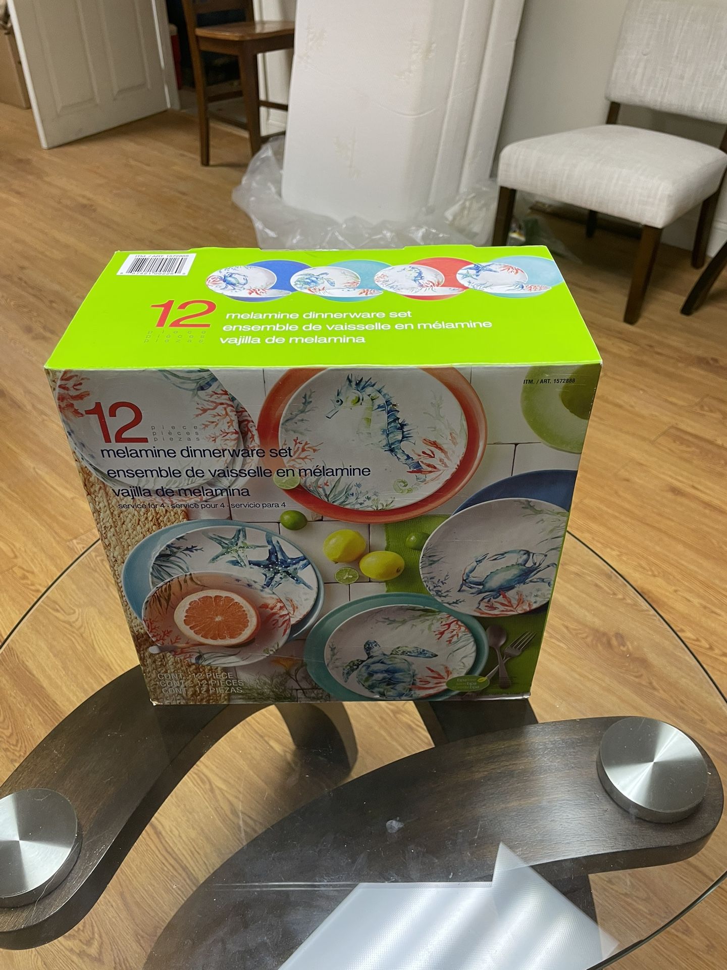 new In Box Dinnerware Set 12pcs