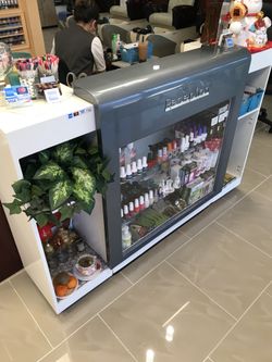 LeZon reception desk
