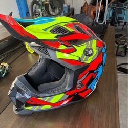 Adult helmet xl 61-62 cm