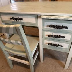 4-Drawer Wooden Desk & Chair