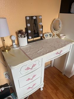 Cute Small Vintage Desk