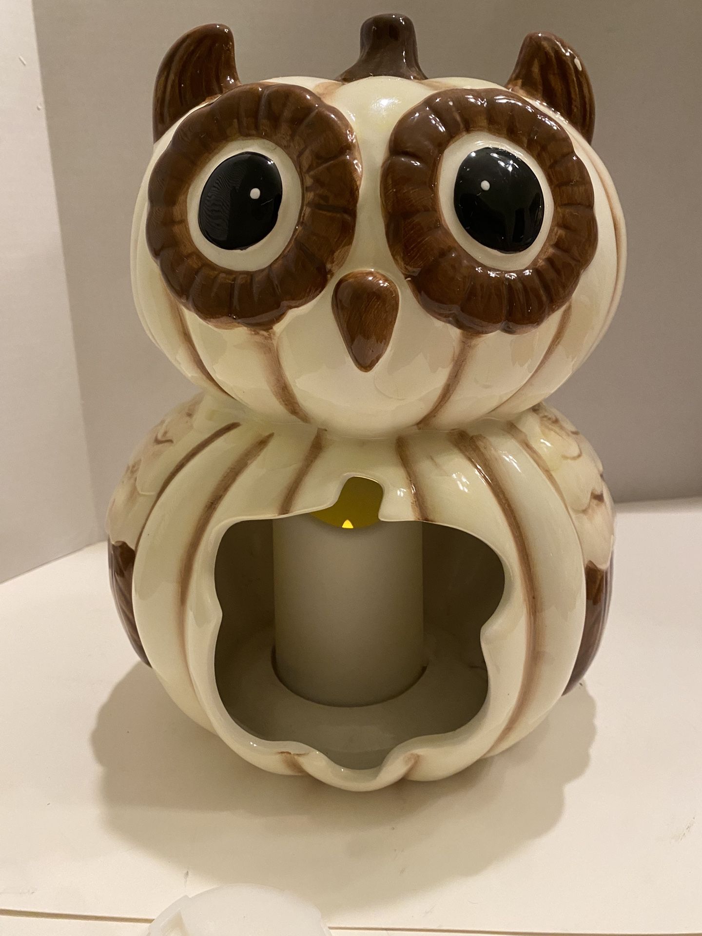 Large ceramic owl faux candle holder. Fall decor. MCM / cottage. 12x9.5 inches. Good condition.