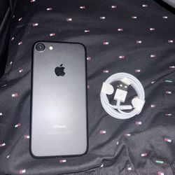 iPhone 7 UNLOCKED FOR ANY CARRIER!