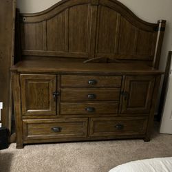 Eric Church Collections King Frame With Slats & Dresser