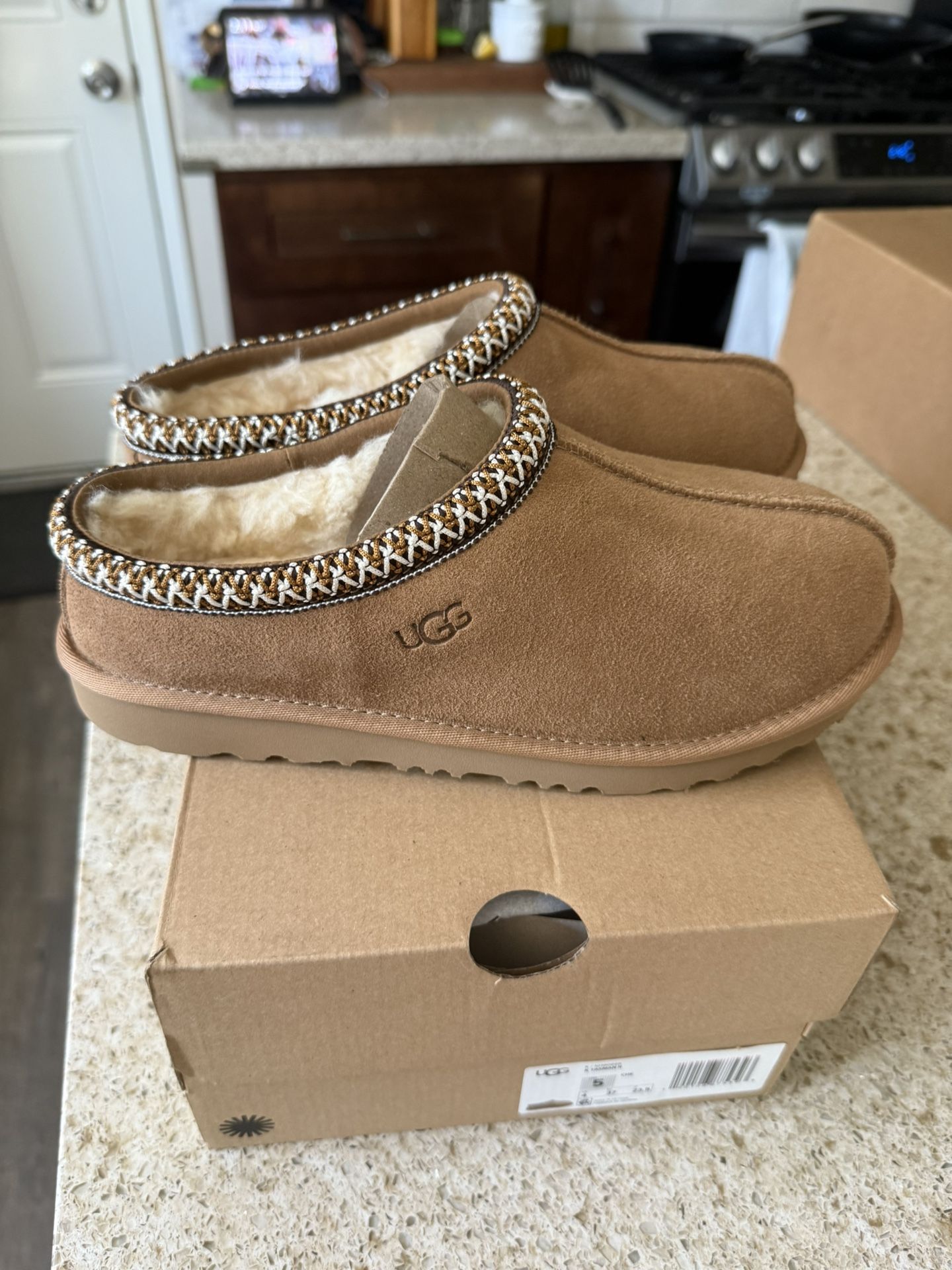 Ugg Tasman II