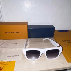 Women’s White Louis Vuitton Sun Glasses 