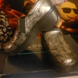 New in box Klogs Naples clogs Metallic mist color. Size 10. Great for nurses. Make Offer