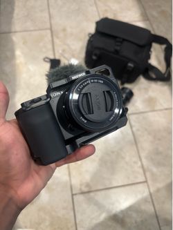 Sony ZV-E10 Camera Bundle + Viltrox Lens + Sony 16-50mm Lens + NEEWER Cage + Bag