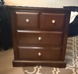 Brown night stand / dresser