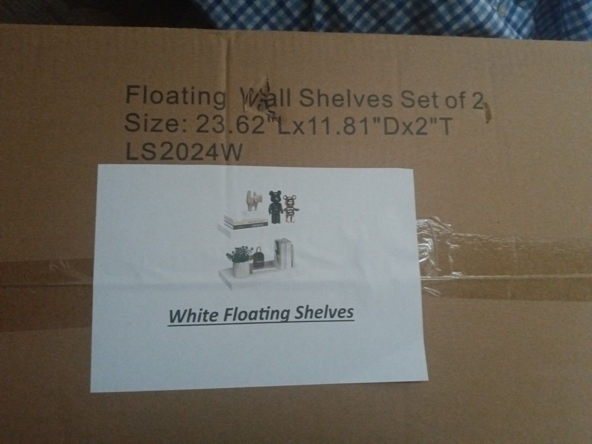 FLOATING WHITE SHELVES SET OF 2