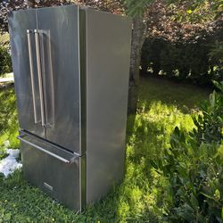 Refrigerator 