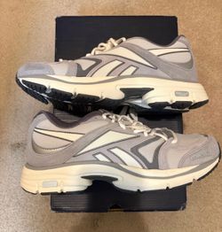 New w/box Reebok Premier Road Plus VI Men's Athletic Shoes - Gray & White
