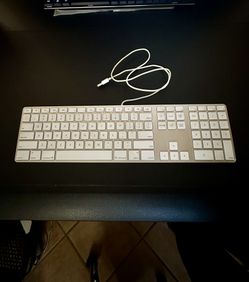 Apple Aluminum Wired USB Keyboard with Numeric Keypad – A1243