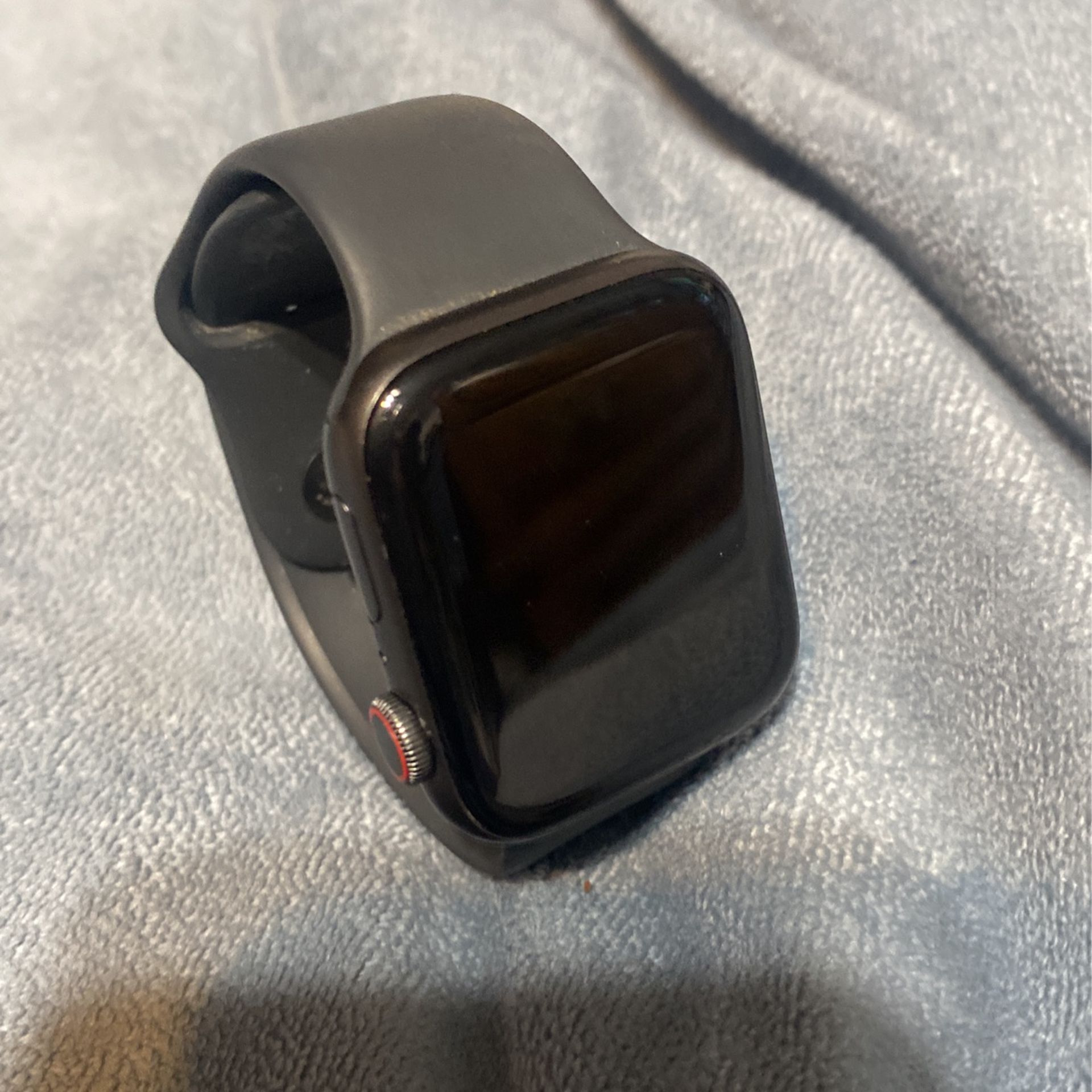 Apple Watch SE 7.3