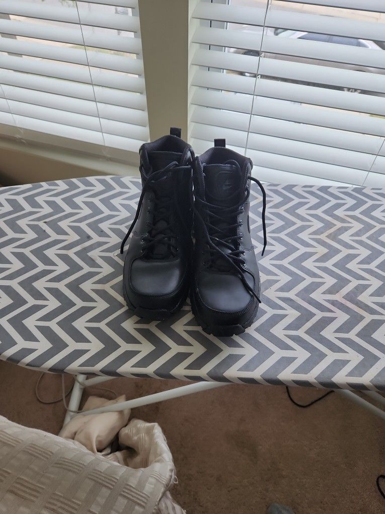 Nike Boots Size 9