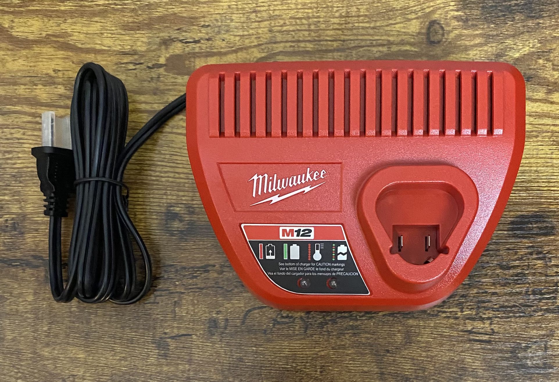 Milwaukee M12 12-Volt Lithium-Ion Battery Charger
