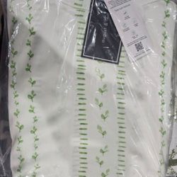 New queen sheet set,asking $23.00  pick up only serious buyers please I Live Madera CA 