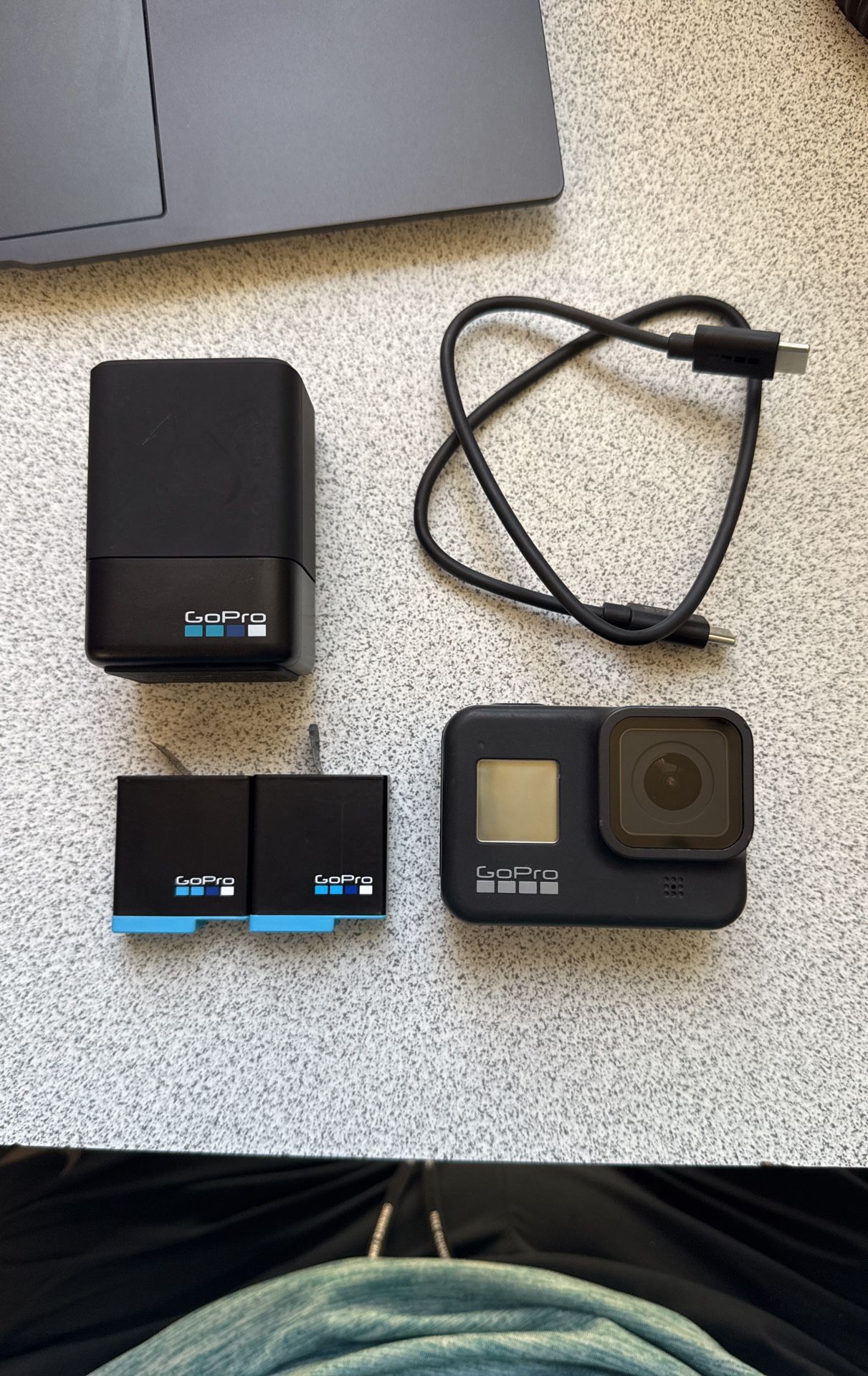 GoPro HERO 8 + 2 Batteries + Dual Charger
