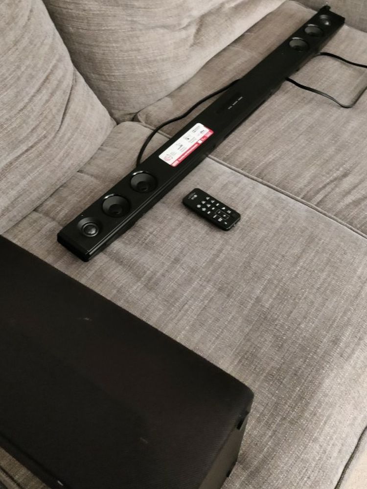 LG 300W Soundbar Home Theater System With sub