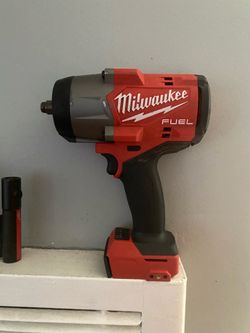 Milwuakee M18 FUEL 18V Lithium-Ion Brushless Cordless 1/2 in. Impact Wrench