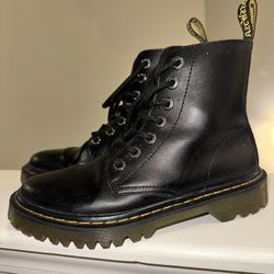 Women’s 1460 Dr. Marten Boots Size 6