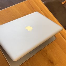 Apple MacBook Pro 15” Intel Quad Core I7 6GB RAM 256GB SSD DRIVE $125