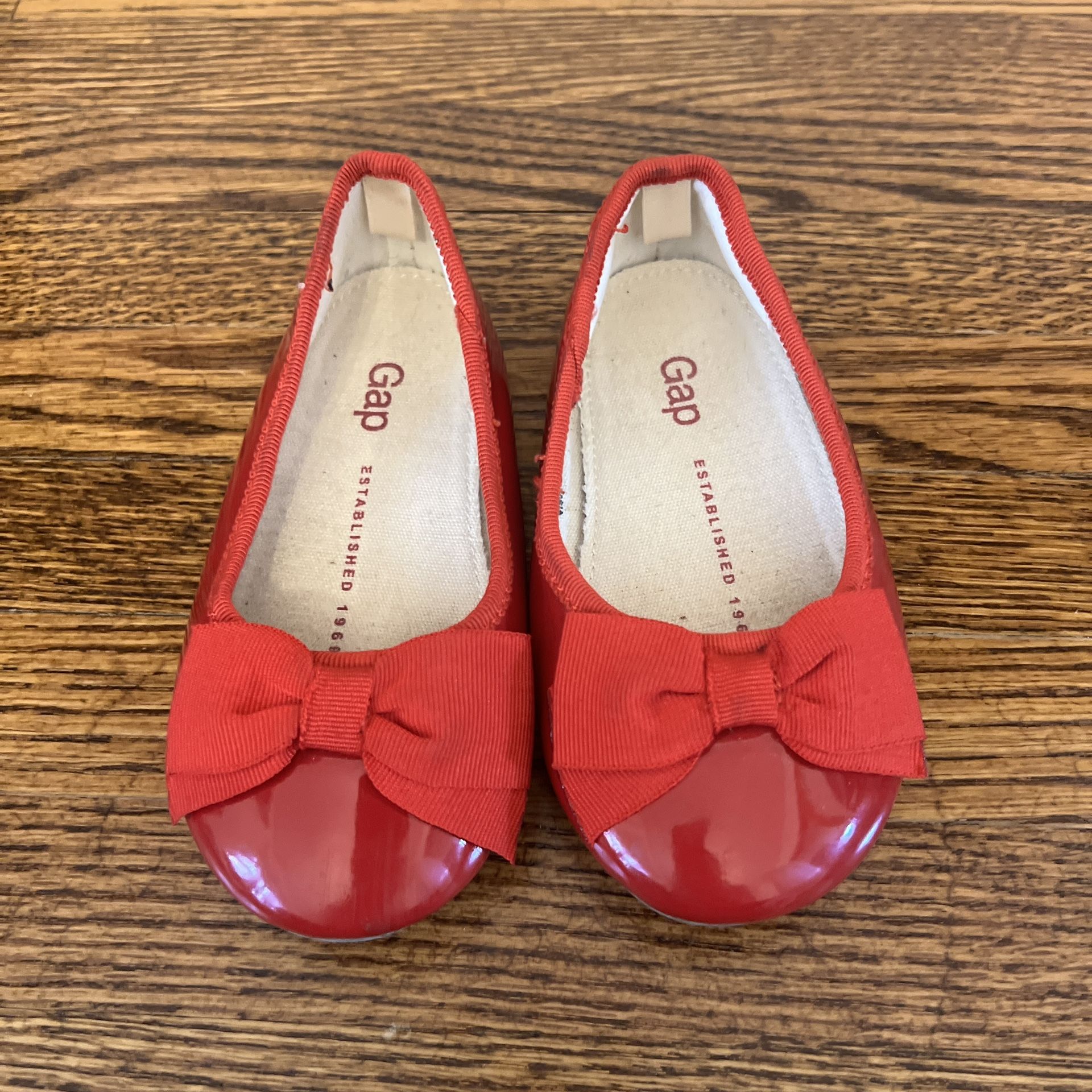 Gap Toddler slip-on ballet flat in red size 7