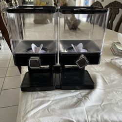 Container for putting cereal in and taking it out easily, in good condition and clean. It measures 13 inches long, 6.5 inches wide, and 12.5 inches hi