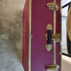 Vintage Trunk 