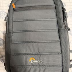 📸 Lowepro Camera Backpack – Padded DSLR/Mirrorless Gear Bag – Gray
