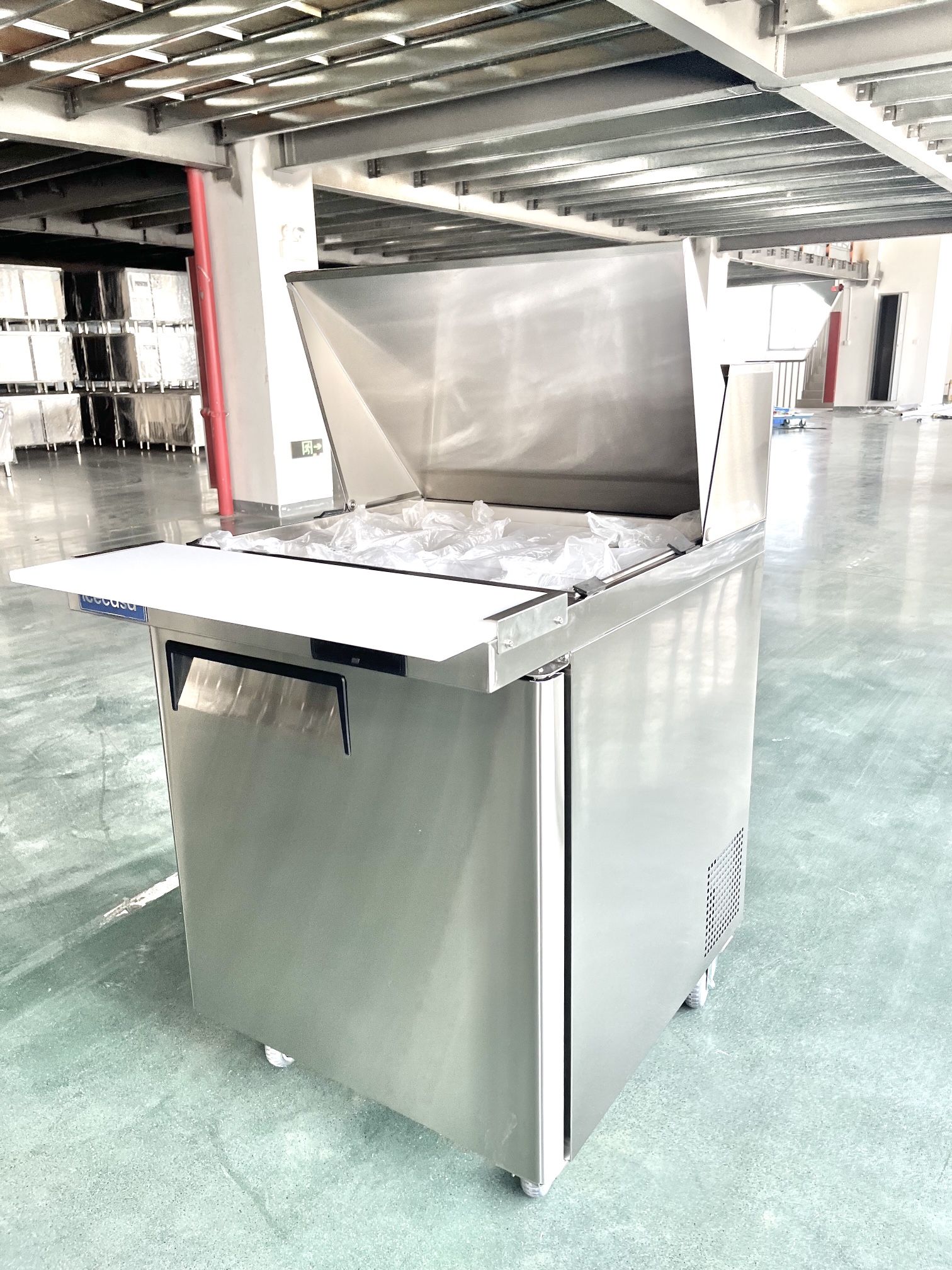 27” Megatop Sandwich Prep Table Refrigerator