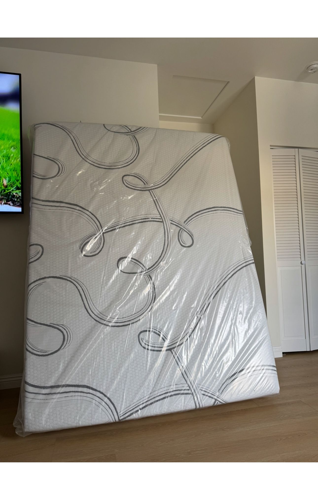 Queen Size Memory Foam Gel Mattress Only New