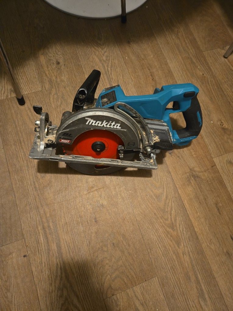 Exclusive
40V Max XGT Brushless Cordless Rear Handle 7-1/4 in. Circular Saw (Tool Only)
by
Makita