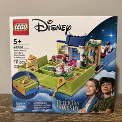 LEGO Disney Peter Pan & Wendy's Storybook Adventure 43220 Portable Playset with Micro Dolls and Pirate Ship, Travel Toy for Kids ages 5 Plus