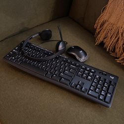 Logitech - MK270 Wireless Keyboard and Mouse Bundle With H340 USB Computer Headset
